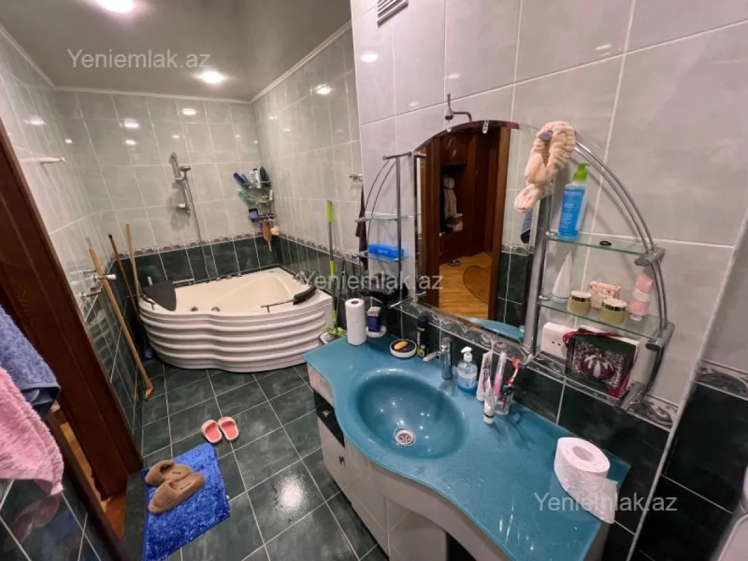 Satılır 4 otaqlı yeni tikili 185 m²