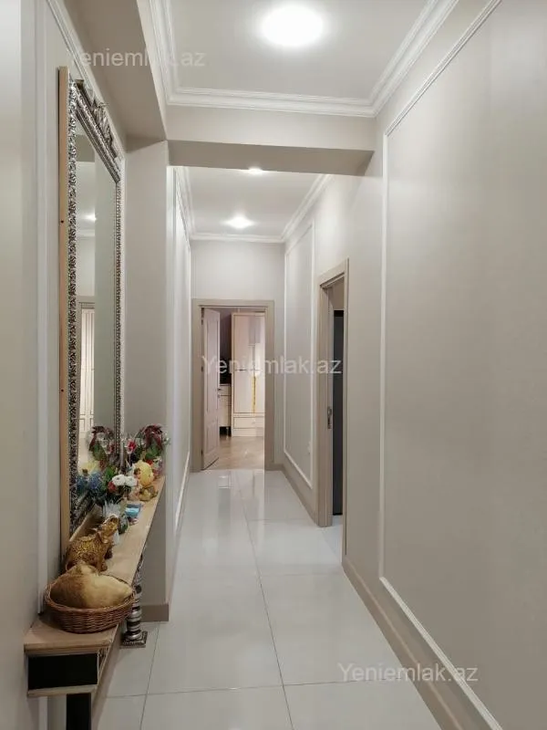 Satılır 2 otaqlı yeni tikili 82 m²