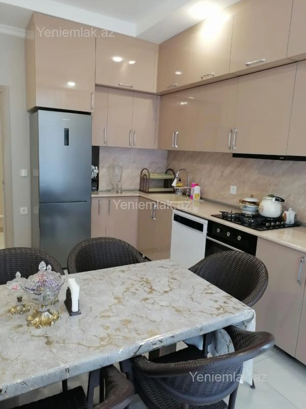 Satılır 2 otaqlı yeni tikili 82 m²