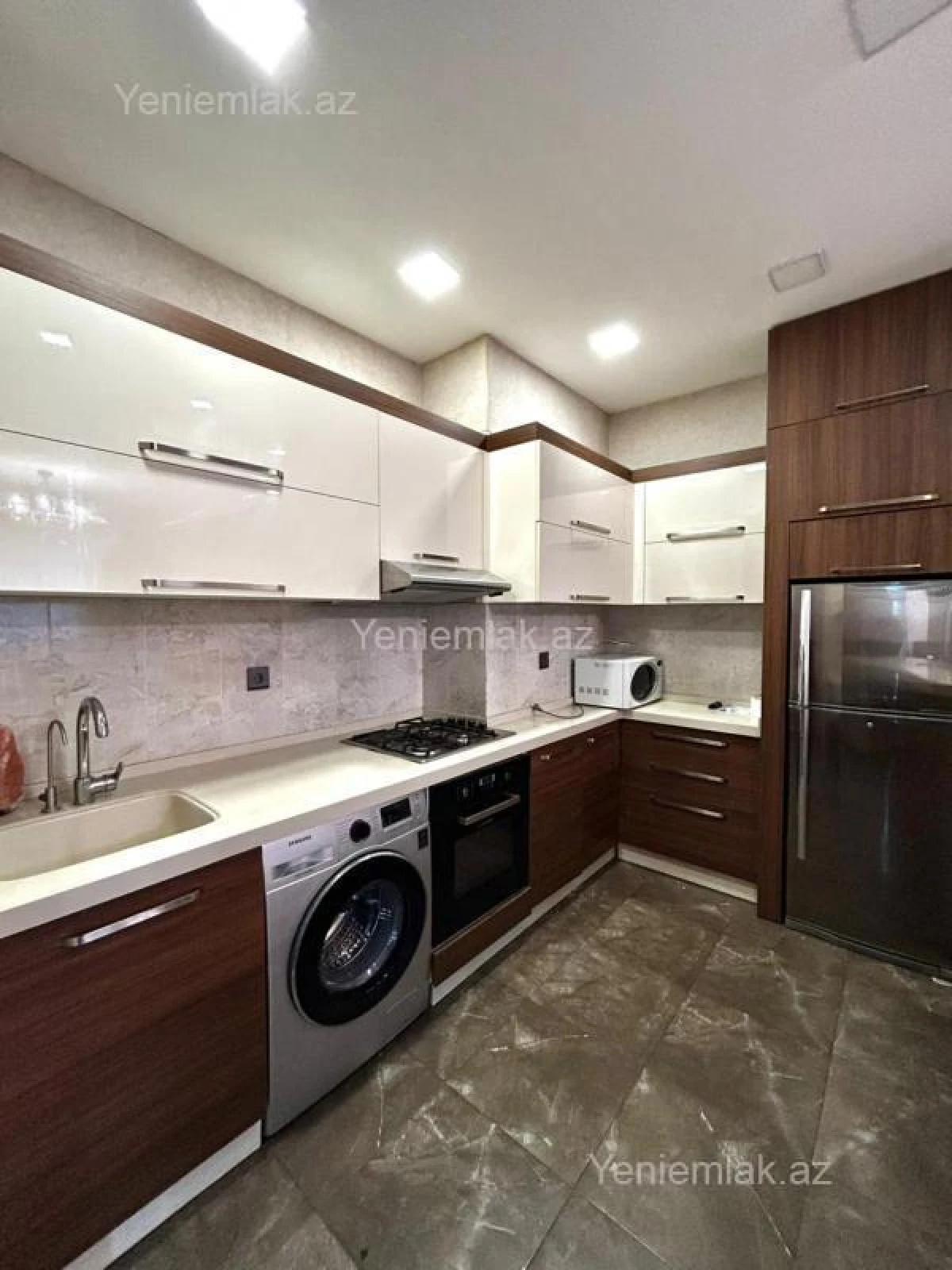 Satılır 3 otaqlı yeni tikili 85 m²