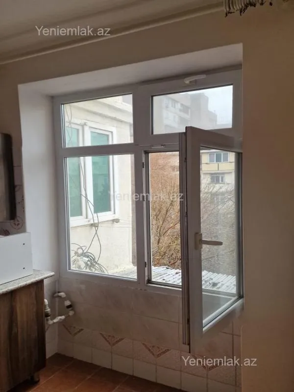 Satılır 1 otaqlı köhnə tikili 45 m²
