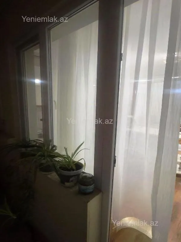 Satılır 1 otaqlı köhnə tikili 36 m²