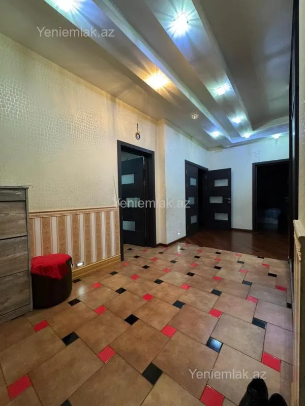 Satılır 4 otaqlı yeni tikili 190 m²