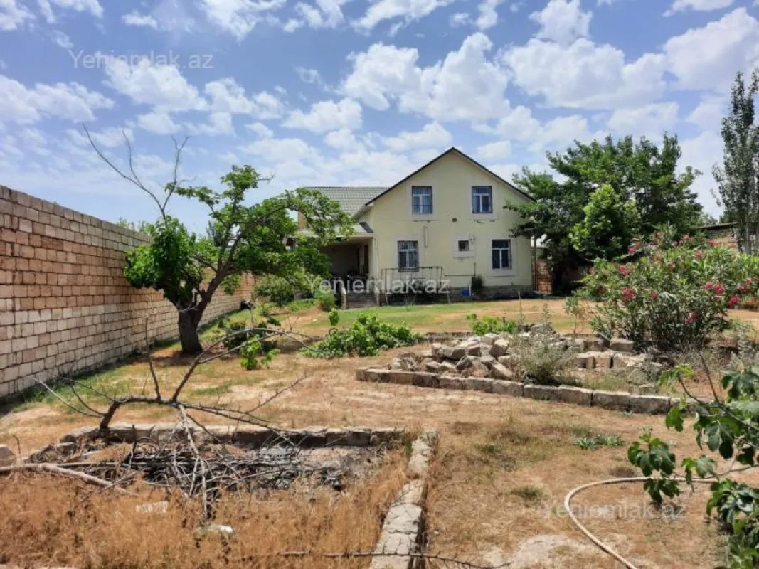 Satılır 6 otaqlı həyət evi 220 m²