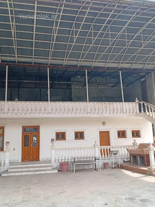 Satılır 10 otaqlı həyət evi 334.6 m²