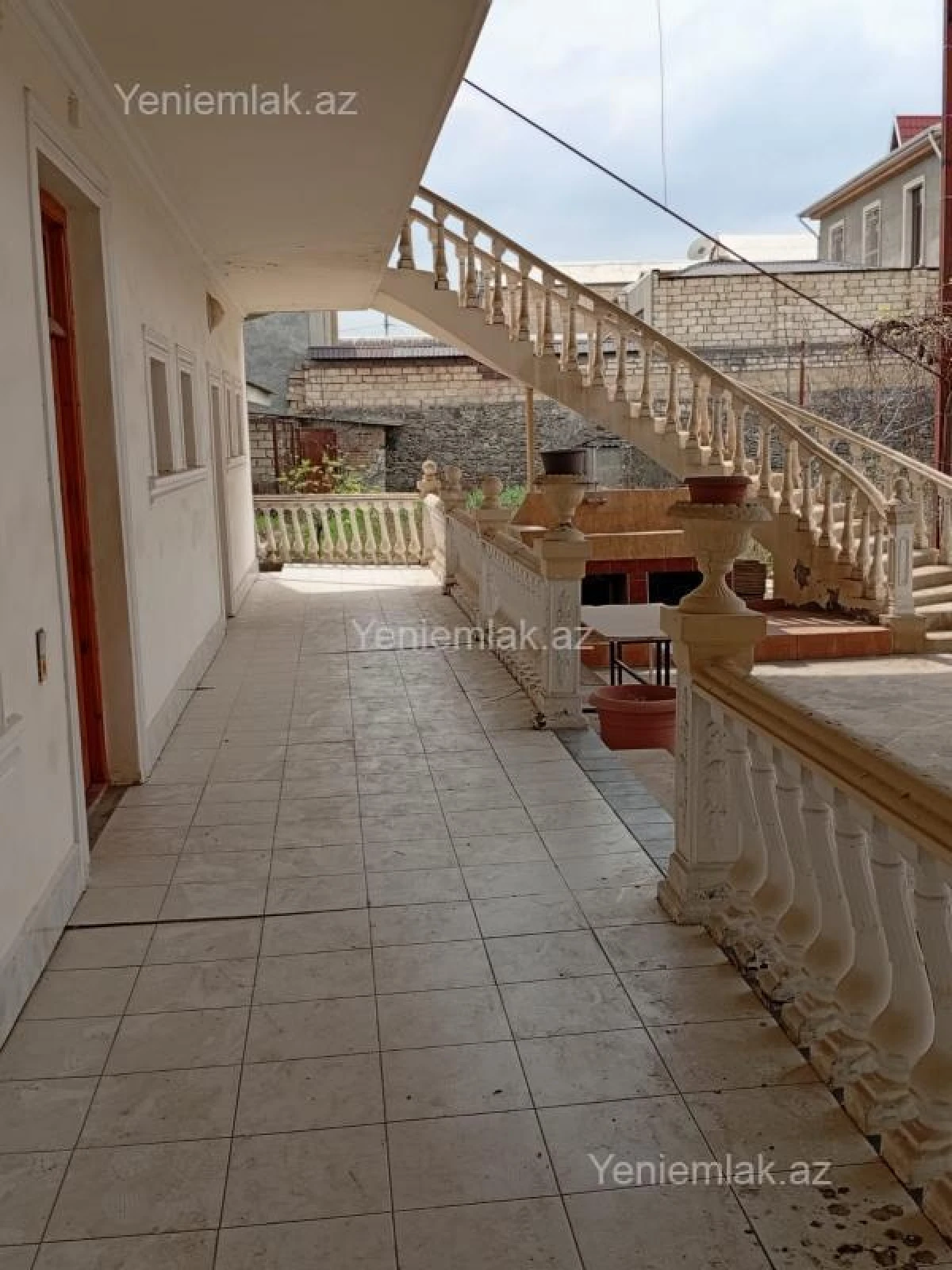 Satılır 10 otaqlı həyət evi 334.6 m²