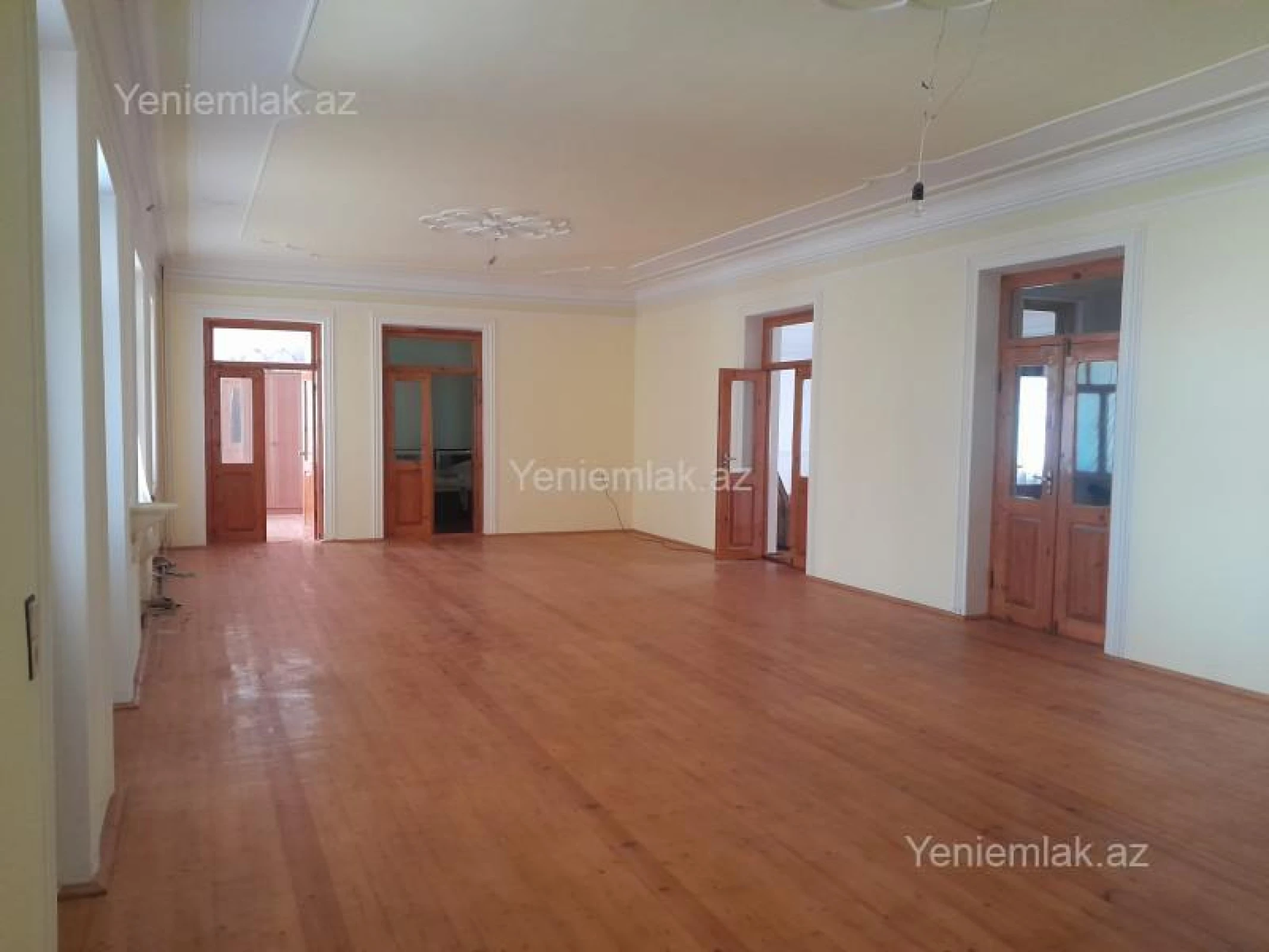 Satılır 10 otaqlı həyət evi 334.6 m²