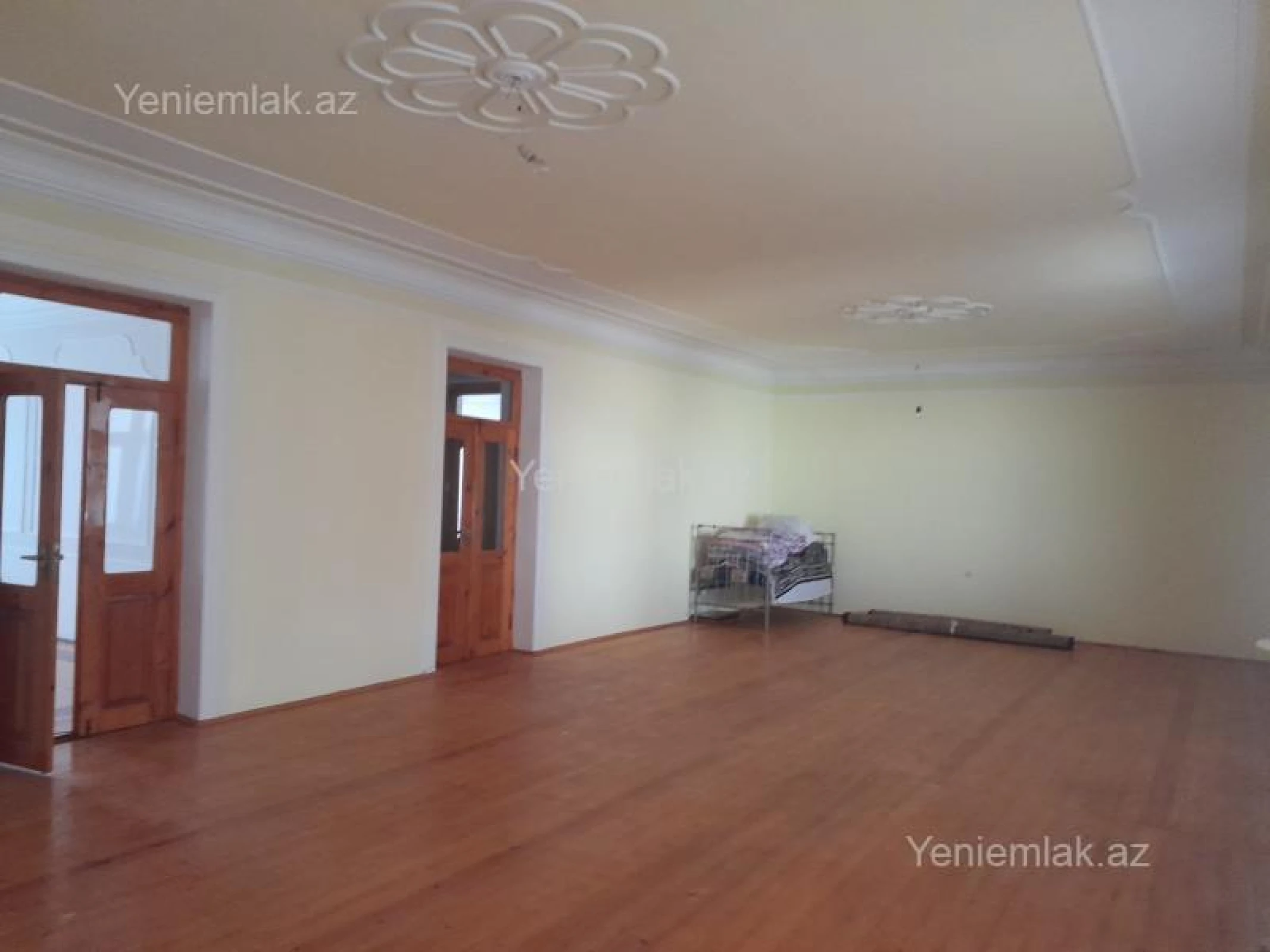 Satılır 10 otaqlı həyət evi 334.6 m²