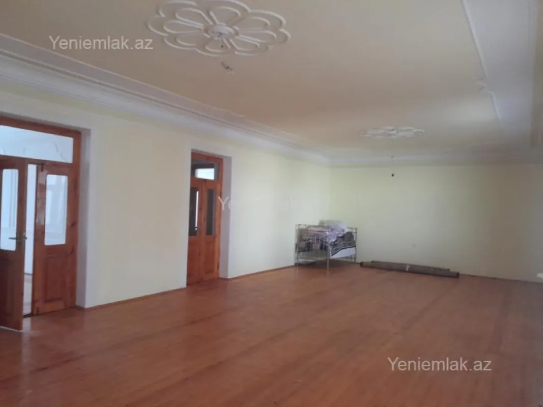 Satılır 10 otaqlı həyət evi 334.6 m²