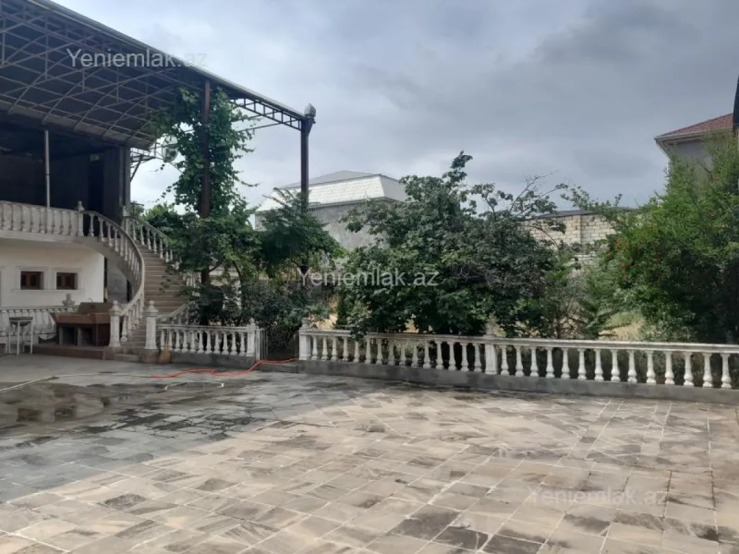 Satılır 10 otaqlı həyət evi 334.6 m²
