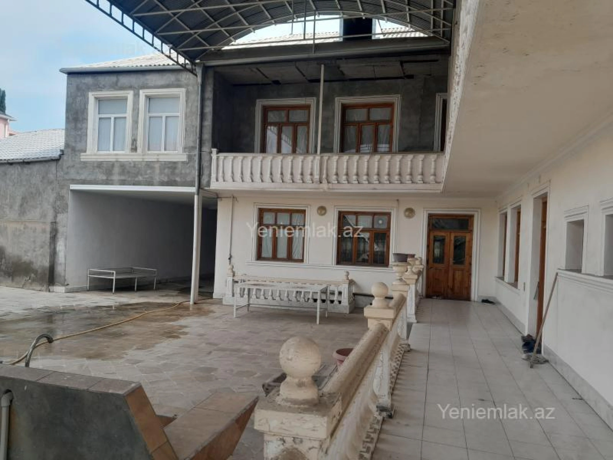 Satılır 10 otaqlı həyət evi 334.6 m²