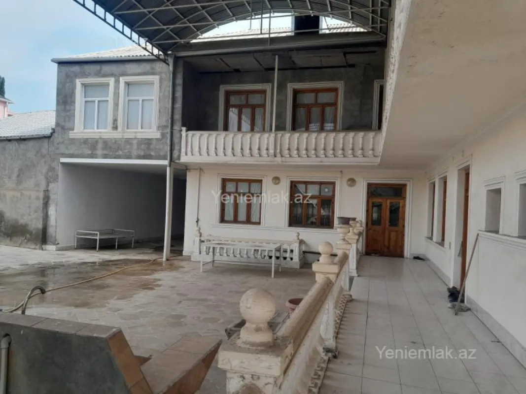 Satılır 10 otaqlı həyət evi 334.6 m²