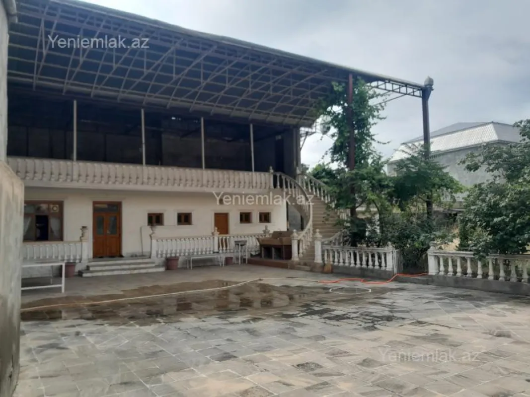 Satılır 10 otaqlı həyət evi 334.6 m²