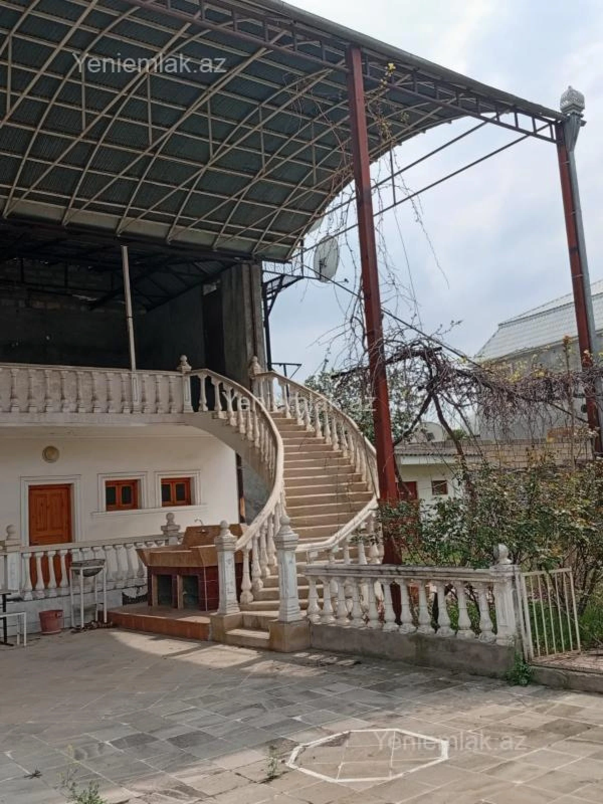 Satılır 10 otaqlı həyət evi 334.6 m²