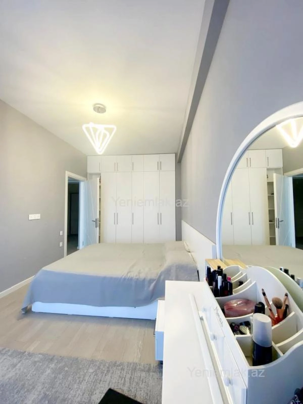 Satılır 2 otaqlı yeni tikili 74 m²