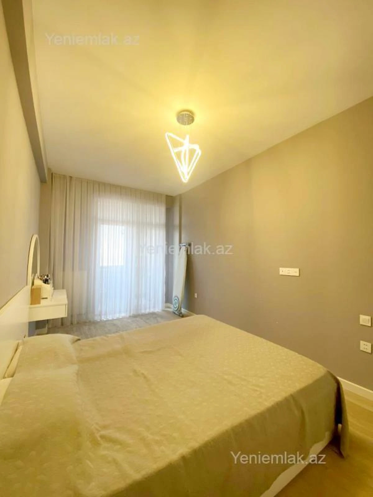 Satılır 2 otaqlı yeni tikili 74 m²