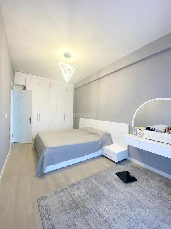 Satılır 2 otaqlı yeni tikili 74 m²