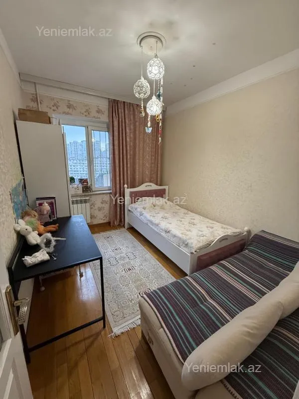 Satılır 3 otaqlı köhnə tikili 80 m²