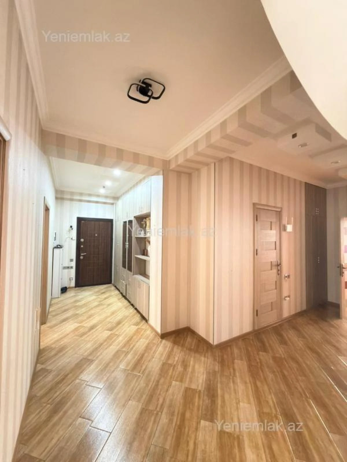 Satılır 4 otaqlı yeni tikili 135 m²