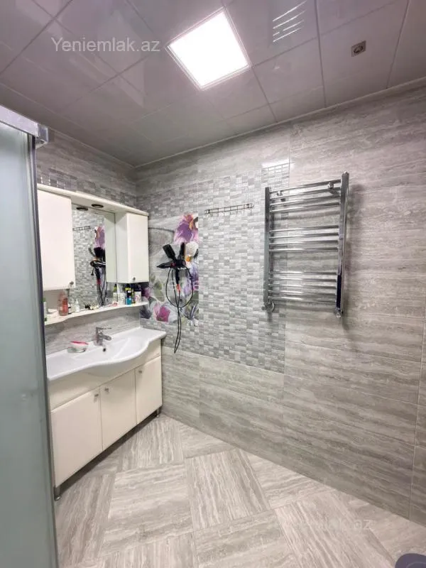 Satılır 4 otaqlı yeni tikili 135 m²