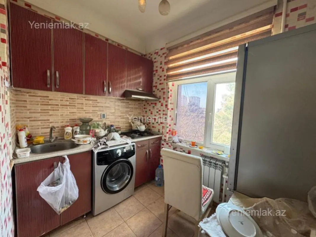 Satılır 2 otaqlı köhnə tikili 55 m²