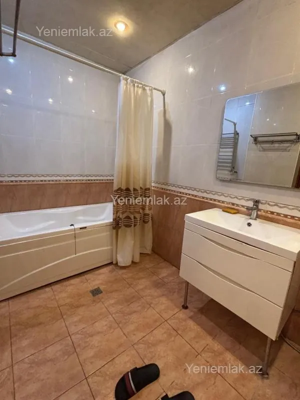 Satılır 4 otaqlı yeni tikili 250 m²