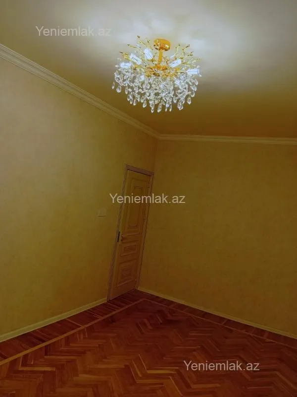 Satılır 2 otaqlı köhnə tikili 75 m²
