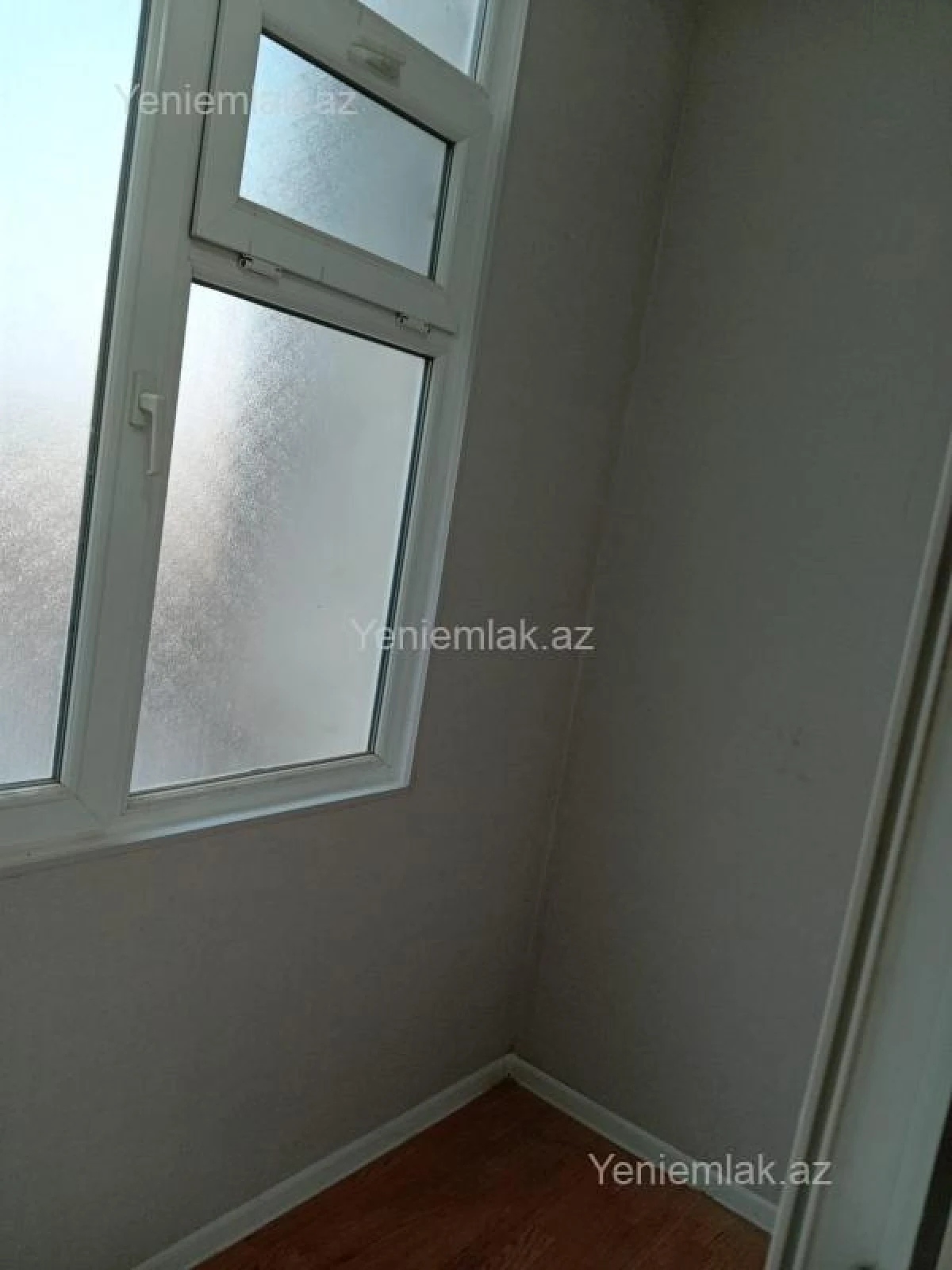 Satılır 2 otaqlı köhnə tikili 75 m²