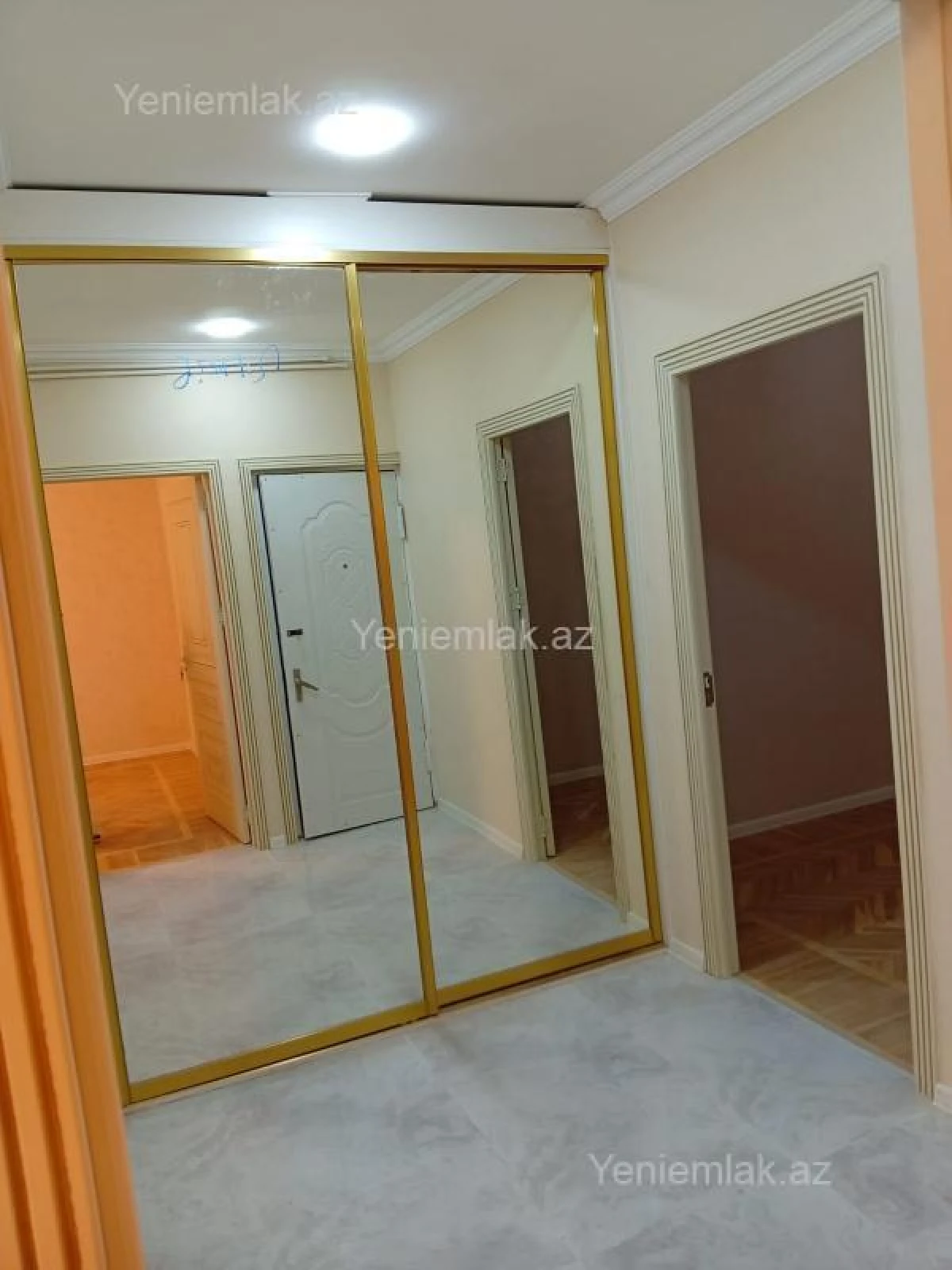 Satılır 2 otaqlı köhnə tikili 75 m²