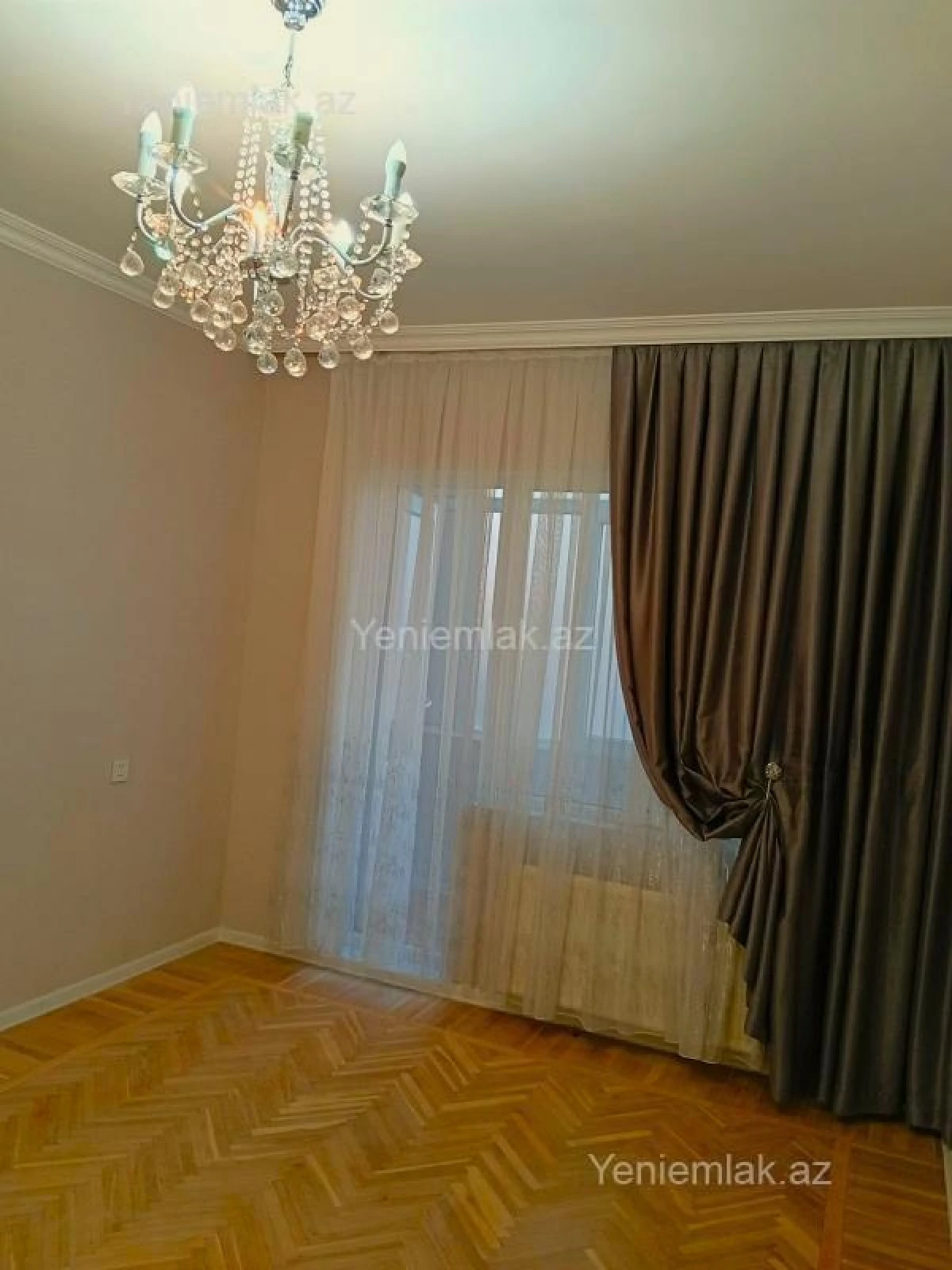 Satılır 2 otaqlı köhnə tikili 75 m²