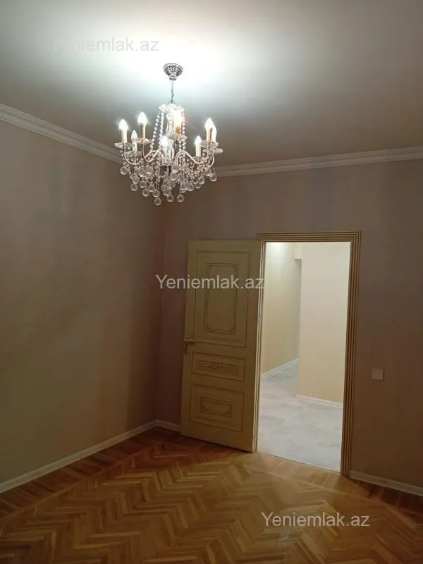 Satılır 2 otaqlı köhnə tikili 75 m²