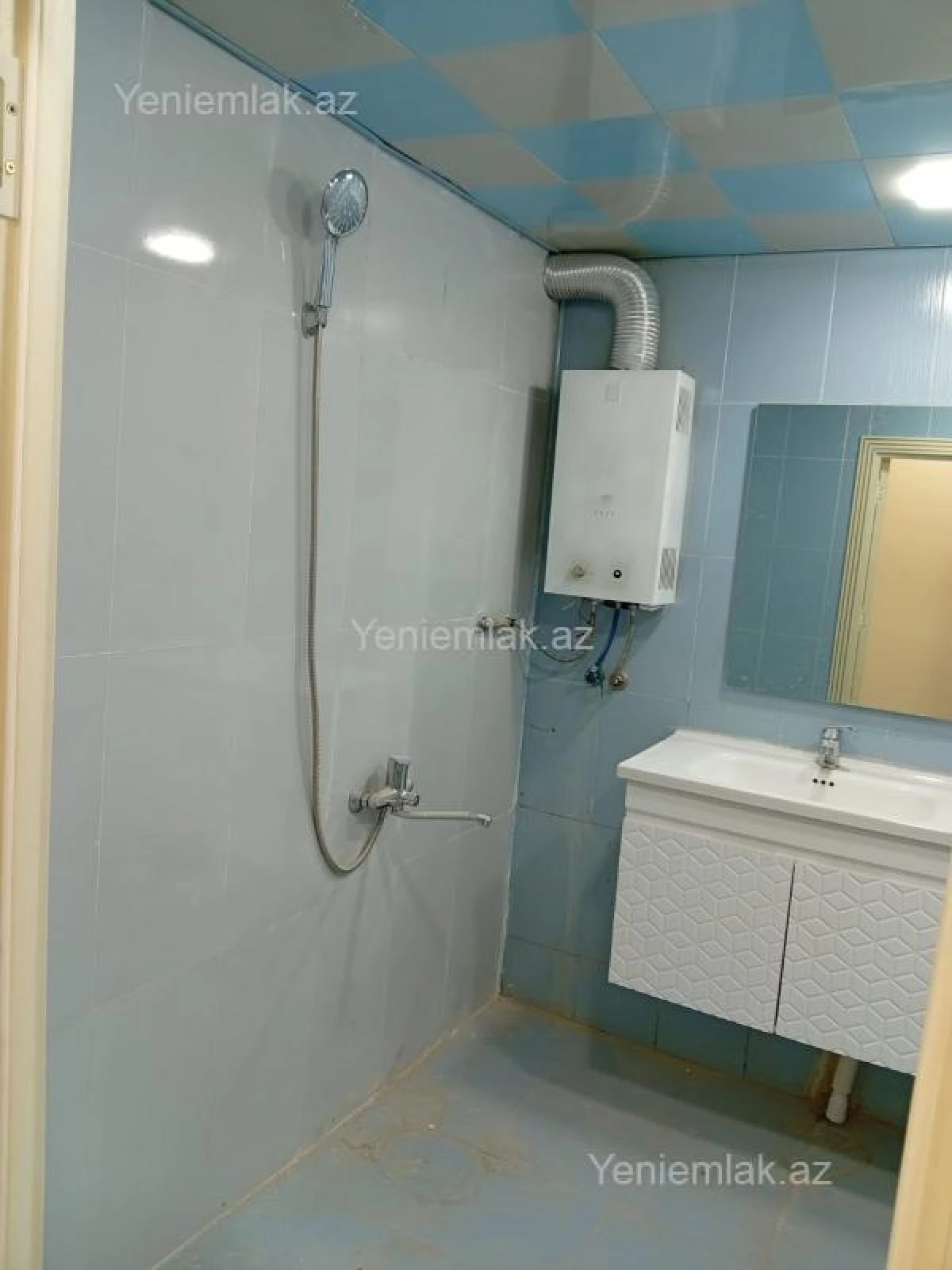 Satılır 2 otaqlı köhnə tikili 75 m²
