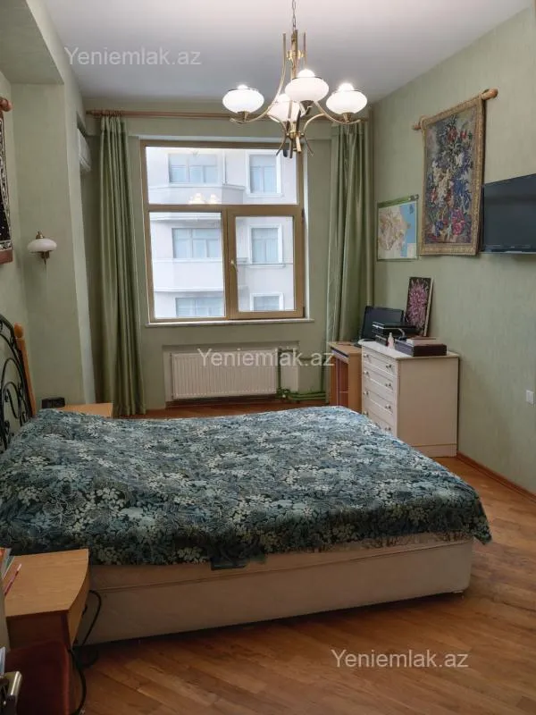 Satılır 4 otaqlı yeni tikili 155 m²