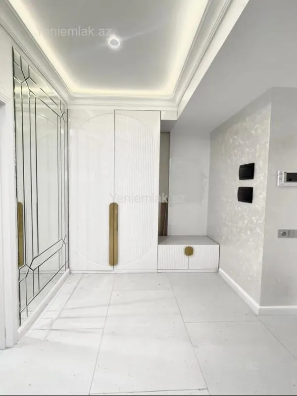 Satılır 3 otaqlı yeni tikili 120 m²