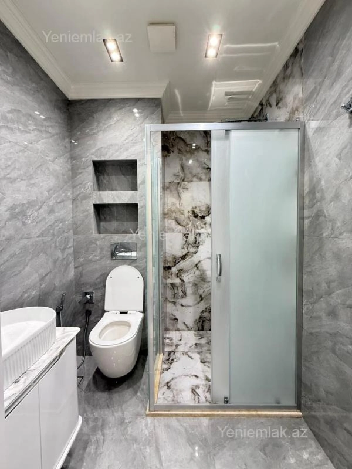 Satılır 2 otaqlı köhnə tikili 65 m²