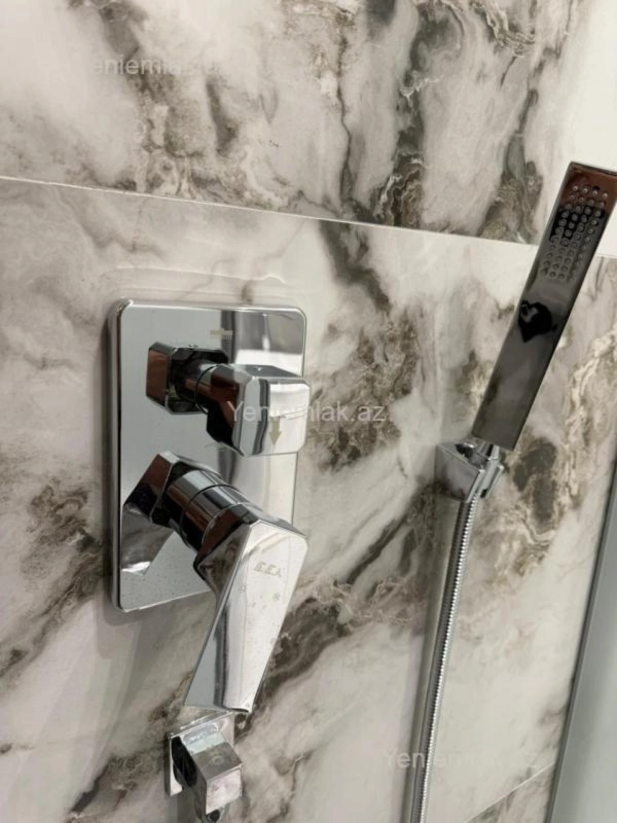 Satılır 2 otaqlı köhnə tikili 65 m²