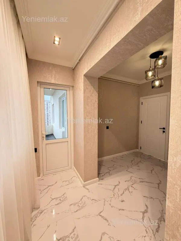 Satılır 2 otaqlı köhnə tikili 65 m²