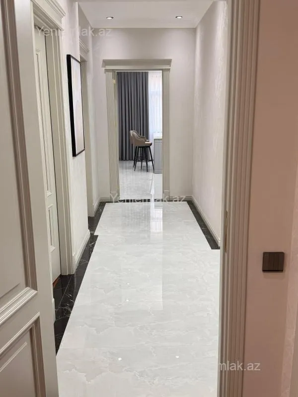 Satılır 3 otaqlı yeni tikili 140 m²
