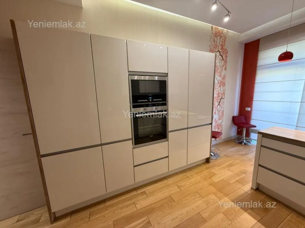 Satılır 4 otaqlı yeni tikili 160 m²