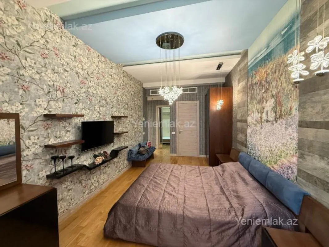 Satılır 4 otaqlı yeni tikili 160 m²