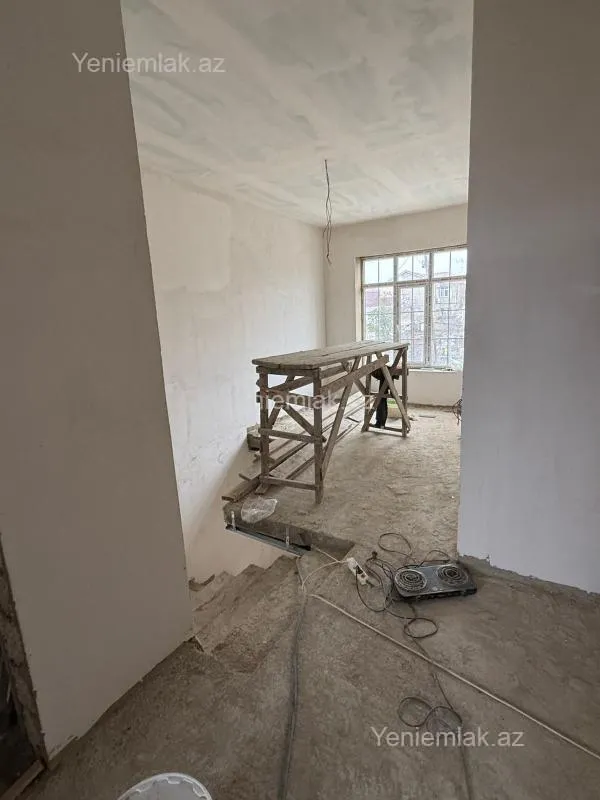 Satılır 5 otaqlı həyət evi 230 m²