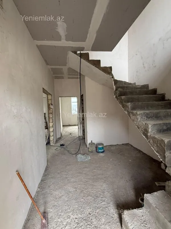 Satılır 5 otaqlı həyət evi 230 m²