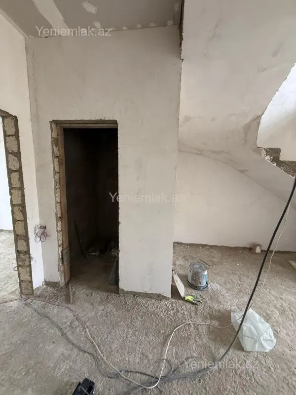 Satılır 5 otaqlı həyət evi 230 m²