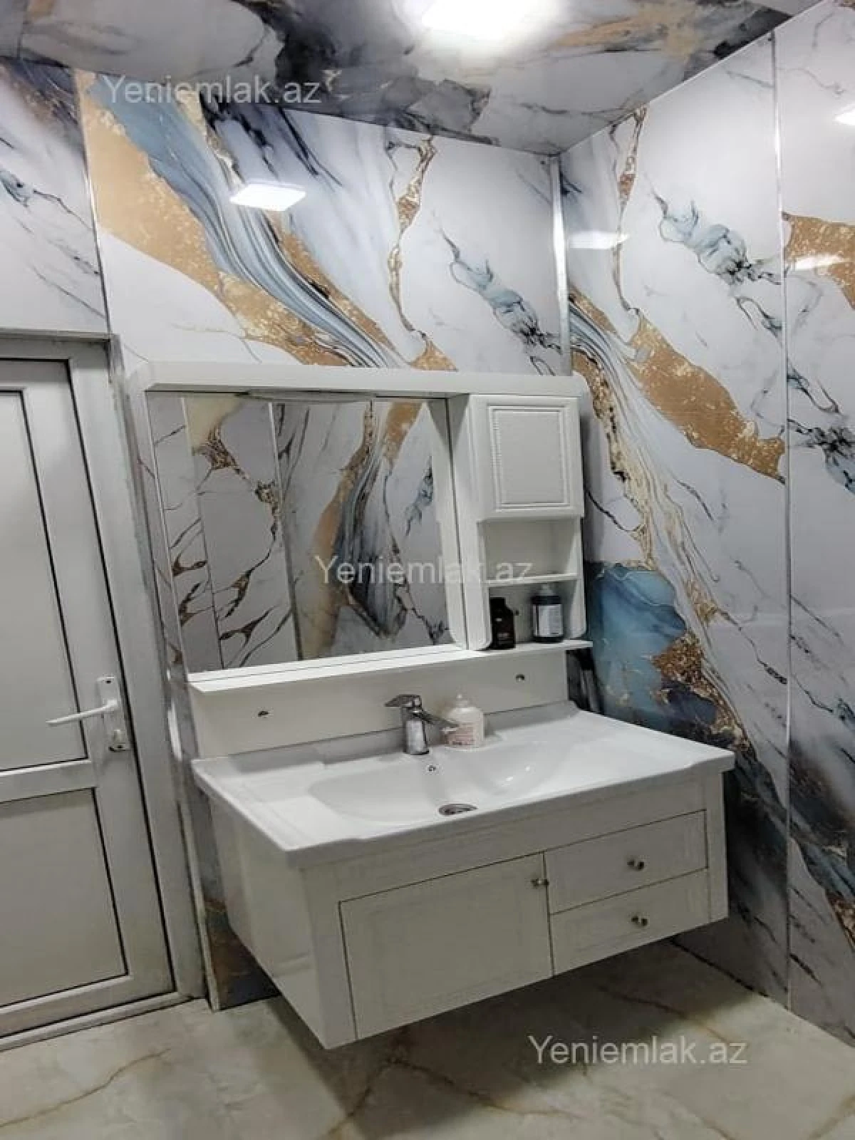 Satılır 2 otaqlı köhnə tikili 55 m²