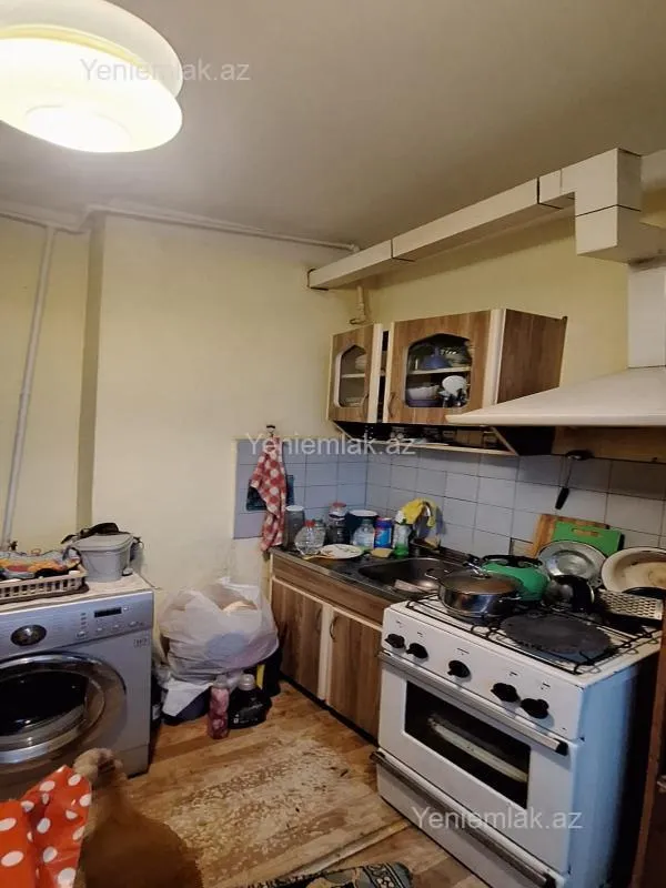 Satılır 2 otaqlı köhnə tikili 50 m²