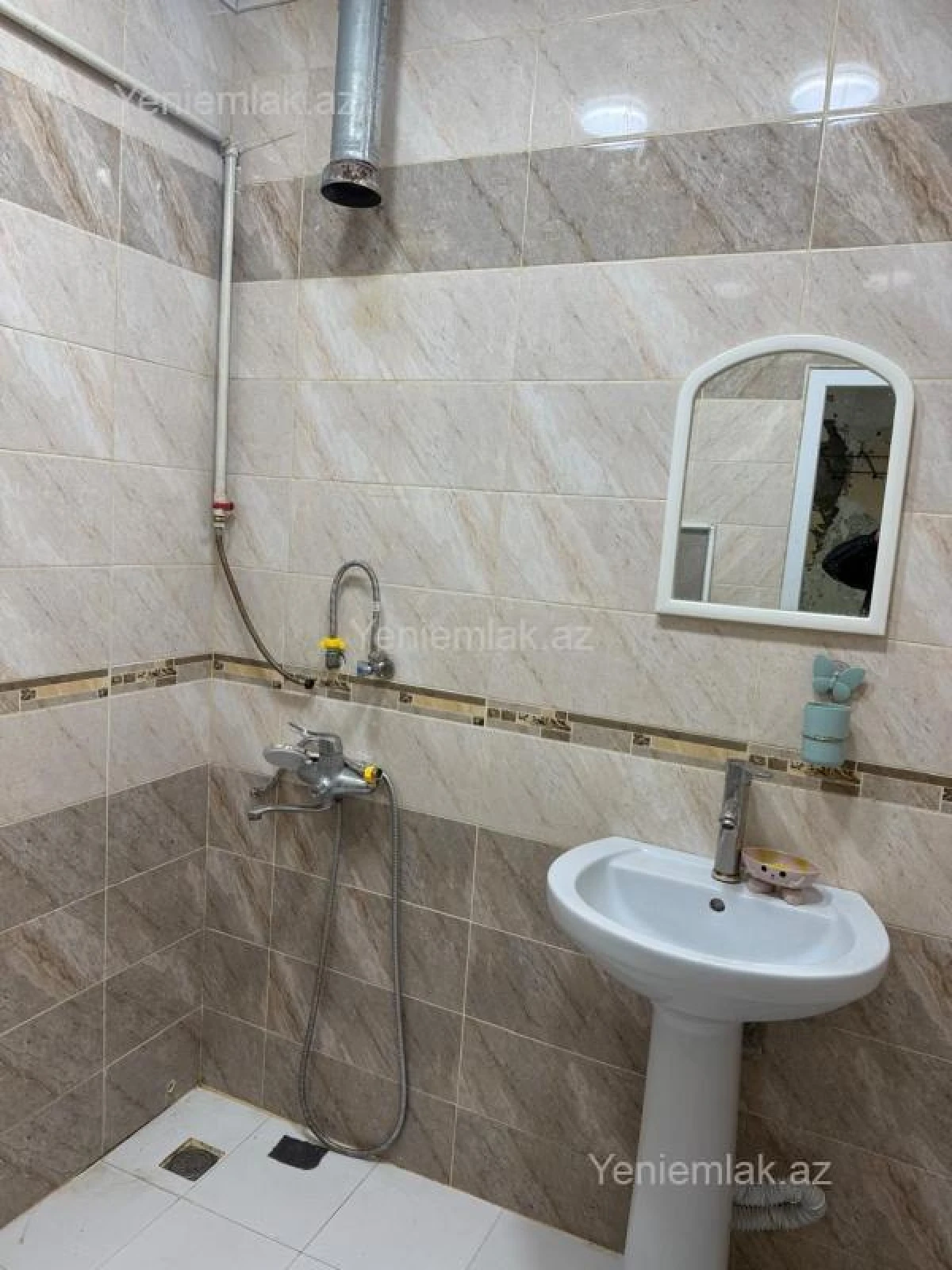 Satılır 2 otaqlı köhnə tikili 60 m²