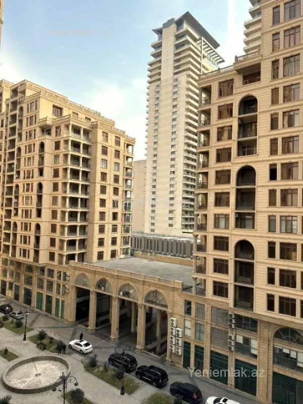 Satılır 4 otaqlı yeni tikili 210 m²