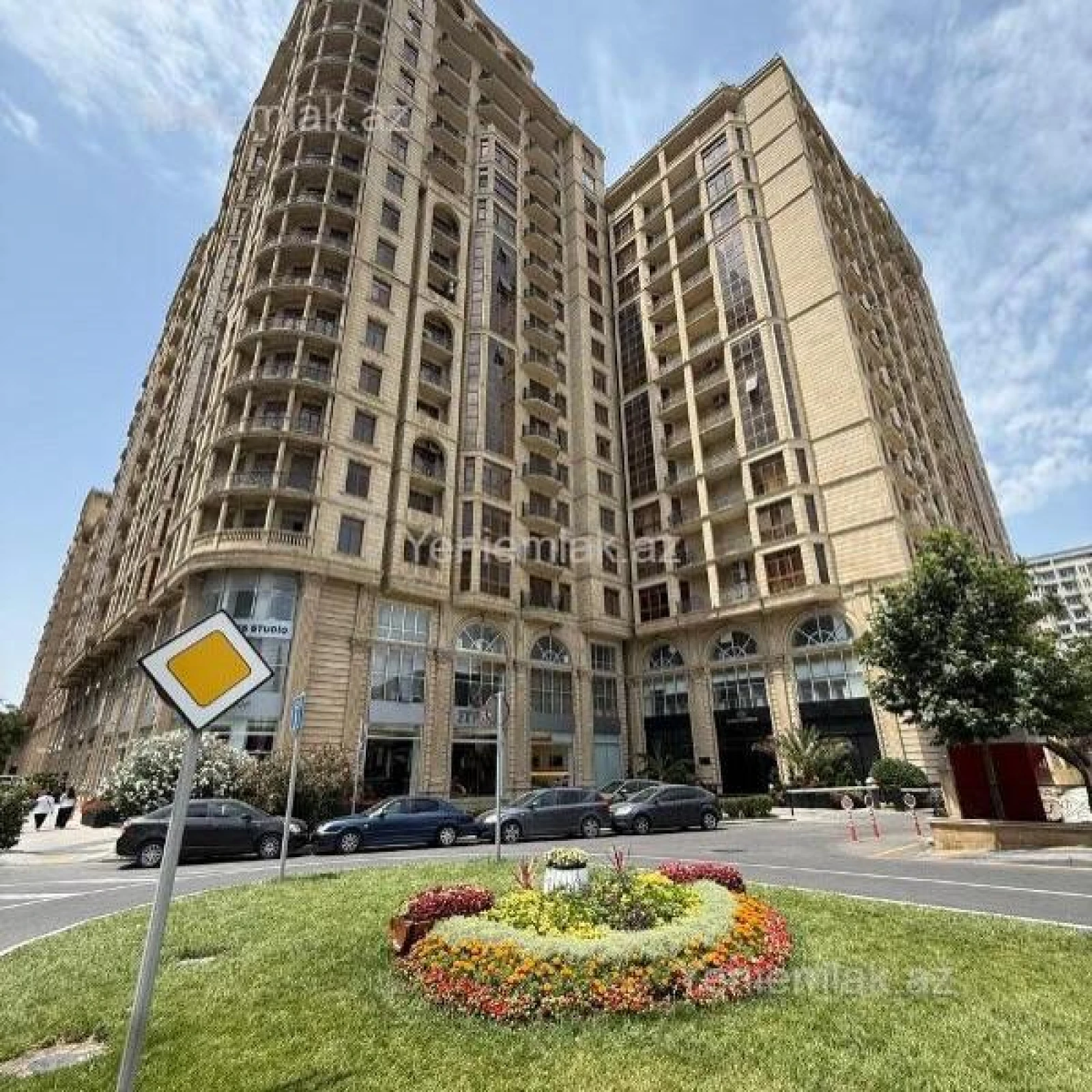 Satılır 4 otaqlı yeni tikili 210 m²