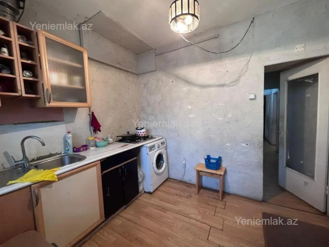 Satılır 3 otaqlı köhnə tikili 90 m²