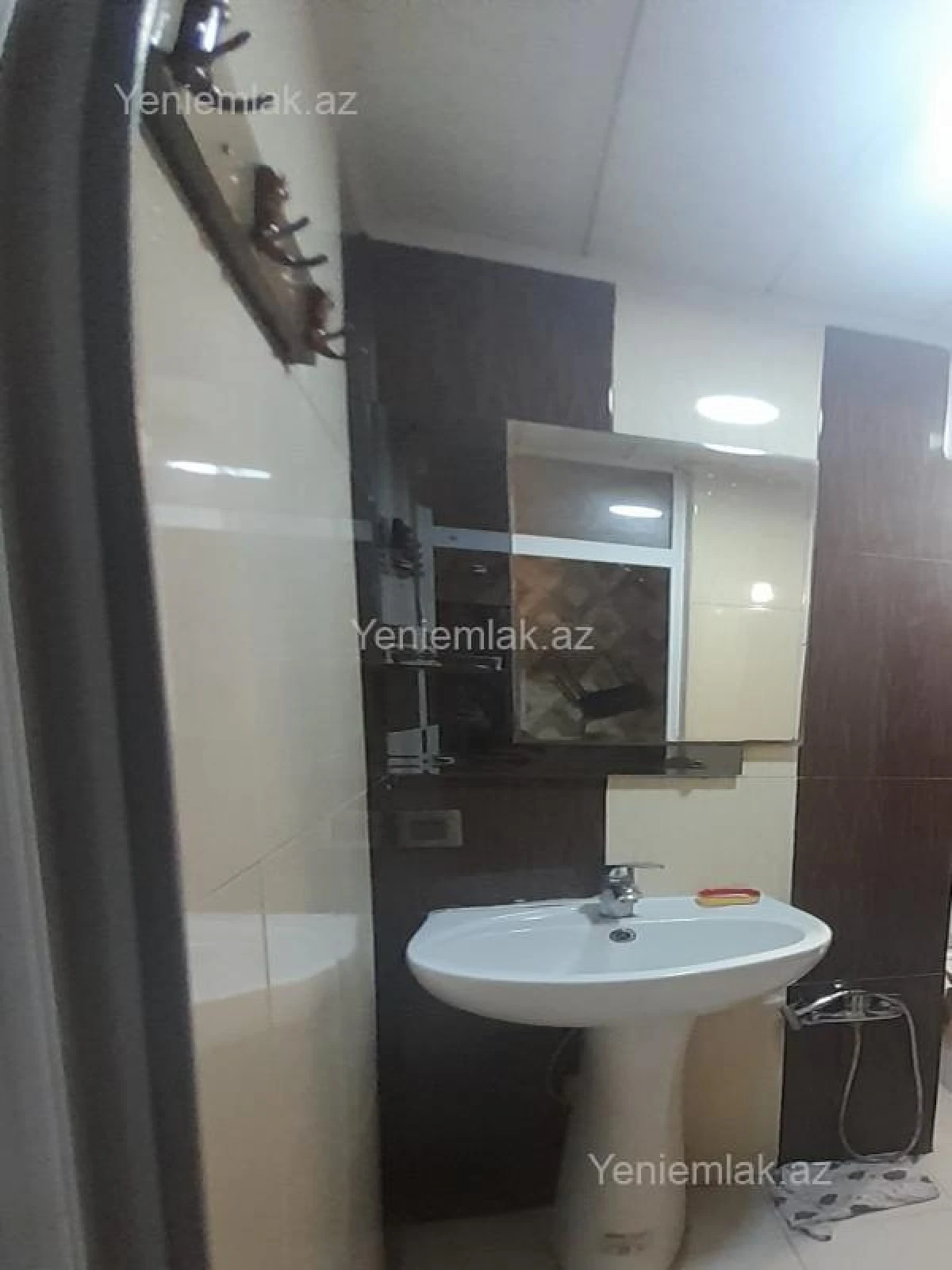 Satılır 2 otaqlı köhnə tikili 69 m²